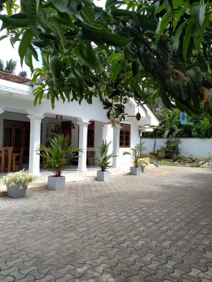 Holidays Hotel Nainamadama Kültér fotó