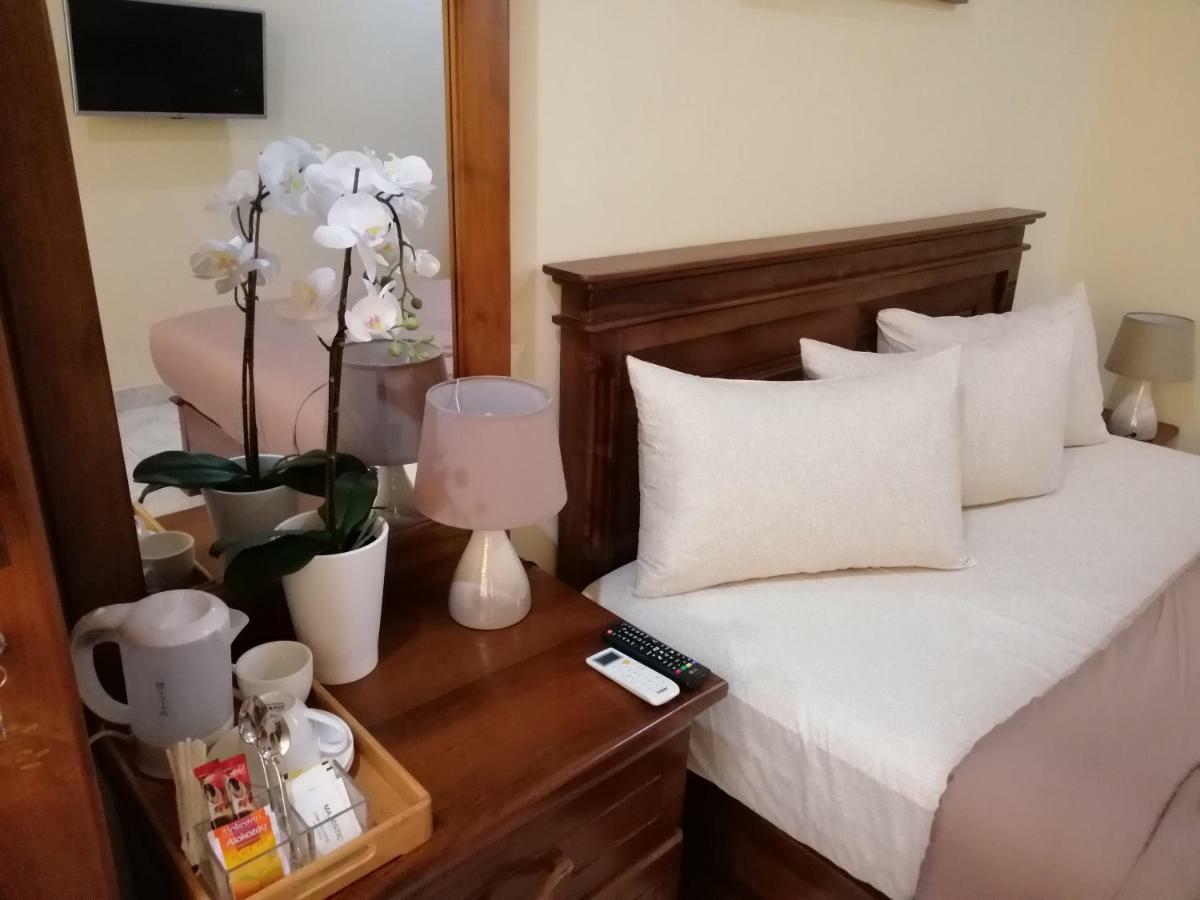 Holidays Hotel Nainamadama Kültér fotó